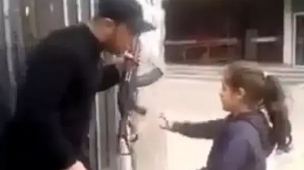 ילדה בת שבע יורה ברובה בעיר טריפולי, לבנון