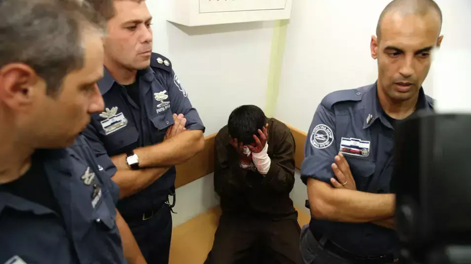 רועי אוחנה, הרוצח מקריית אתה מובא להארכת מעצר בשלום בקריות, מאי 2013 רועי אוחנה, הרוצח מקריית אתה מובא להארכת מעצר בשלום בקריות, מאי 2013