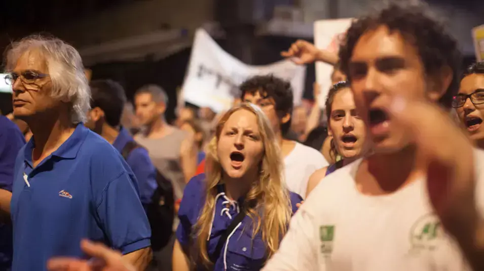 הפגנה נגד העלאת המע"מ באחוז בתל אביב, 1 ביוני 2013 הפגנה נגד העלאת המע"מ באחוז בתל אביב, 1 ביוני 2013