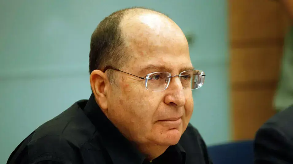 שר הביטחון בוגי יעלון בוועדת חוץ וביטחון, יוני 2013