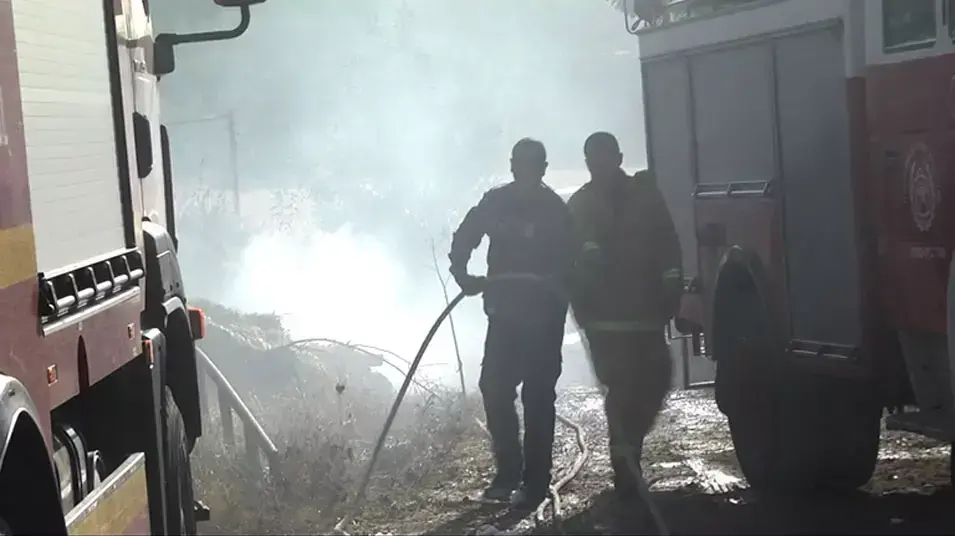  מבנים ניזוקו ובתים פונו בשל שריפה ליד בית שמש