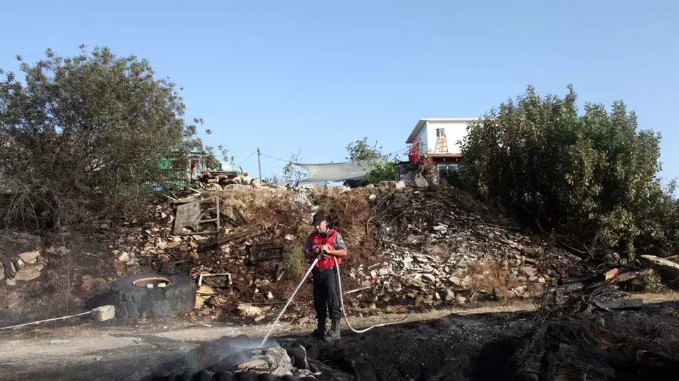 מבנים ניזוקו ובתים פונו בשל שריפה גדולה ליד בית שמש מבנים ניזוקו ובתים פונו בשל שריפה גדולה ליד בית שמש