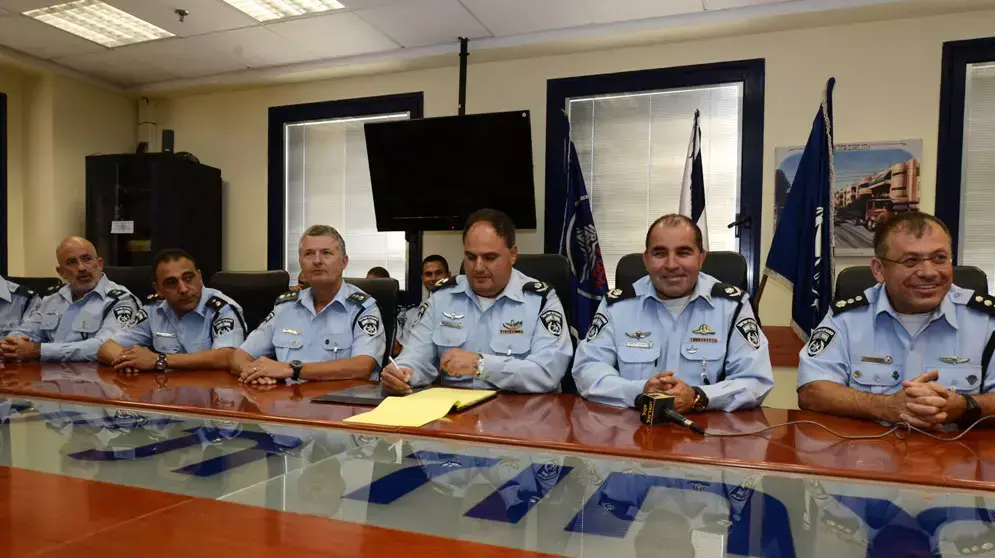 מסיבת עיתונאים של משטרת ישראל בנושא חקירת הרצח בבר-נוער. יוני 2013 מסיבת עיתונאים של משטרת ישראל בנושא חקירת הרצח בבר-נוער. יוני 2013