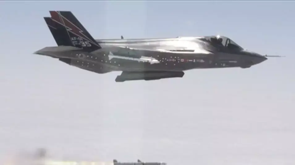 מטוס החמקן העתידי של חיל האוויר, אף-35, משגר בהצלחה טיל לעבר מטרה בים