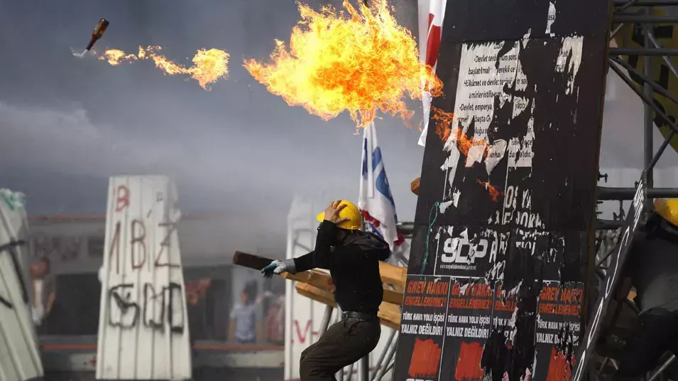 המהומות בתורכיה ממשיכות, כיכר טקסים יוני 2013 המהומות בתורכיה ממשיכות, כיכר טקסים יוני 2013