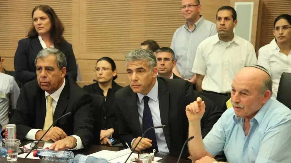 ניסן סלומינסקי יאיר לפיד ומיקי לוי בוועדת הכספים. יוני 2013 ניסן סלומינסקי יאיר לפיד ומיקי לוי בוועדת הכספים. יוני 2013