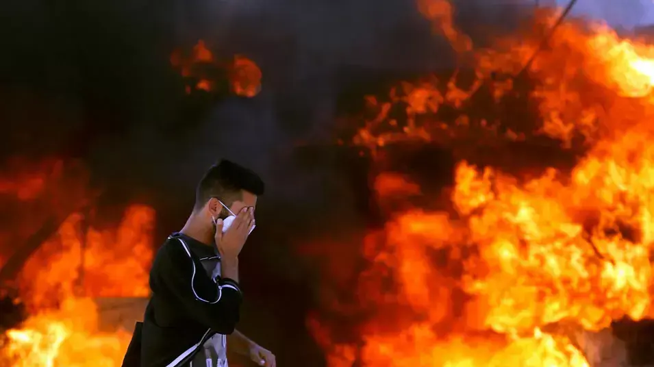 הפגנות ועימותים עם שוטרים מול כיכר טקסים, איסטנבול, טורקיה. 11 ביוני 2013 הפגנות ועימותים עם שוטרים מול כיכר טקסים, איסטנבול, טורקיה. 11 ביוני 2013