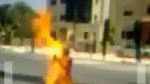 צעיר ירדני הצית את עצמו מול משרד הרווחה בירדן. יוני 2013 צעיר ירדני הצית את עצמו מול משרד הרווחה בירדן. יוני 2013