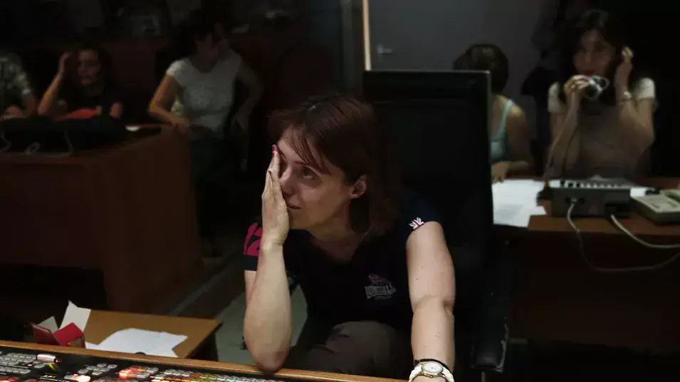 הפגנה אחרי סגירת רשות השידור של יוון. אתונה, יוני 2013