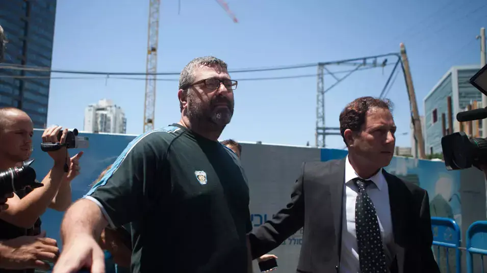 שאול גנון החשוד בתקיפת קטין בפרשת הבר-נוער יוצא מהדיון בהארכת מעצרו, 14 יוני 2014