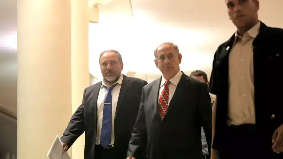 בנימין נתניהו ואביגדור ליברמן נכנסים לישיבת סיעת הליכוד ביתנו בנימין נתניהו ואביגדור ליברמן נכנסים לישיבת סיעת הליכוד ביתנו