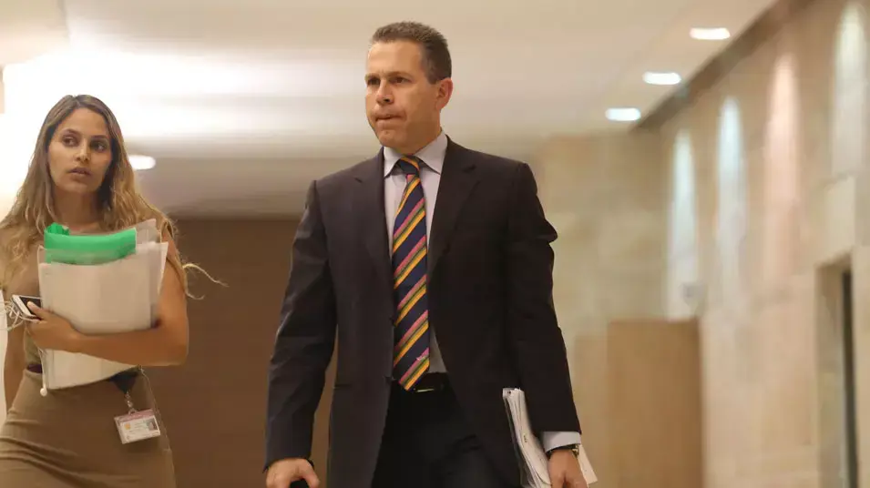 שר התקשורת וההגנה על העורף גלעד ארדן נכנס לישיבת סיעת הליכוד ביתנו שר התקשורת וההגנה על העורף גלעד ארדן נכנס לישיבת סיעת הליכוד ביתנו