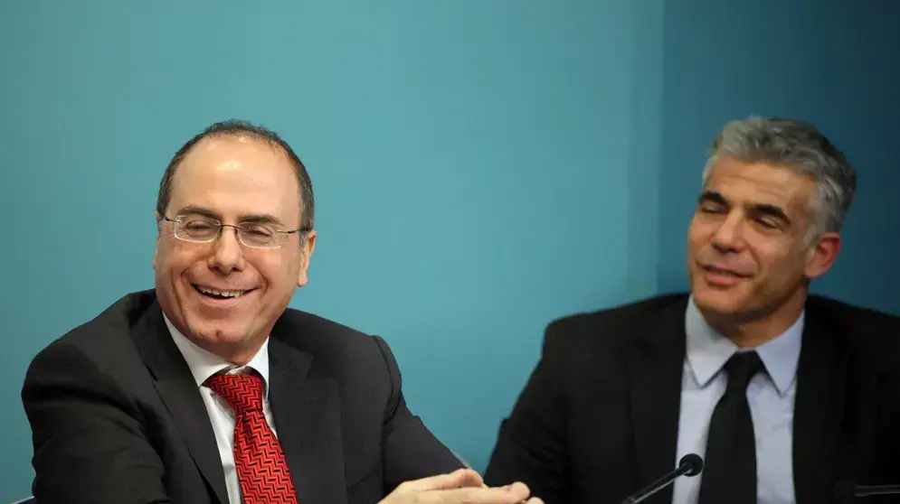 סילבן שלום ויאיר לפיד במסיבת עיתונאים בנושא הגז. יוני 2013 סילבן שלום ויאיר לפיד במסיבת עיתונאים בנושא הגז. יוני 2013