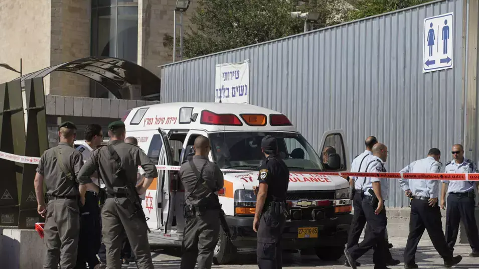 מאבטח בכותל המערבי בירושלים ירה למוות בגבר יהודי שצעק אללה אכבר מאבטח בכותל המערבי בירושלים ירה למוות בגבר יהודי שצעק אללה אכבר