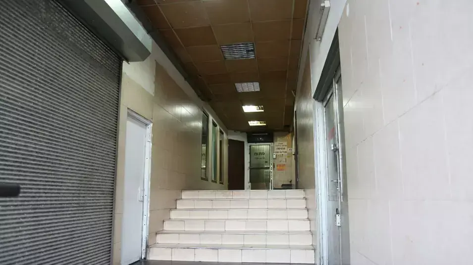 בניין בו נלכד עד המדינה בפרשת הבר-נוער ברחוב יצחק שדה בתל אביב בניין בו נלכד עד המדינה בפרשת הבר-נוער ברחוב יצחק שדה בתל אביב