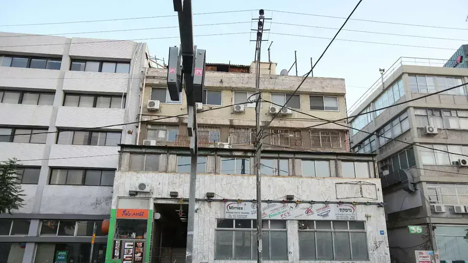 בניין בו נלכד עד המדינה בפרשת הבר-נוער ברחוב יצחק שדה בתל אביב בניין בו נלכד עד המדינה בפרשת הבר-נוער ברחוב יצחק שדה בתל אביב