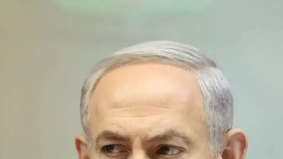 אביחי מנדלבליט, בנימין נתניהו, גדעון סער ויובל שטייניץ בישיבת הממשלה, יוני 2013 אביחי מנדלבליט, בנימין נתניהו, גדעון סער ויובל שטייניץ בישיבת הממשלה, יוני 2013