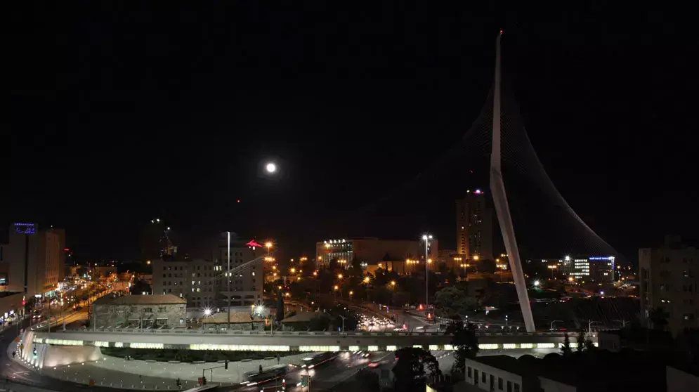 סופר ירח מעל גשר המיתרים, יוני 2013 סופר ירח מעל גשר המיתרים, יוני 2013