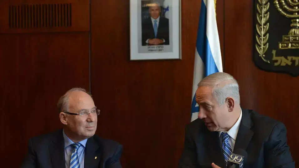 הודעה על מינוי נגיד בנק ישראל החדש. ראש הממשלה בנימין נתניהו, שר האוצר יאיר לפיד, הנגיד היוצא סטנלי פישר והנגיד הנכנס יעקב פרנקל. הודעה על מינוי נגיד בנק ישראל החדש. ראש הממשלה בנימין נתניהו, שר האוצר יאיר לפיד, הנגיד היוצא סטנלי פישר והנגיד הנכנס יעקב פרנקל.