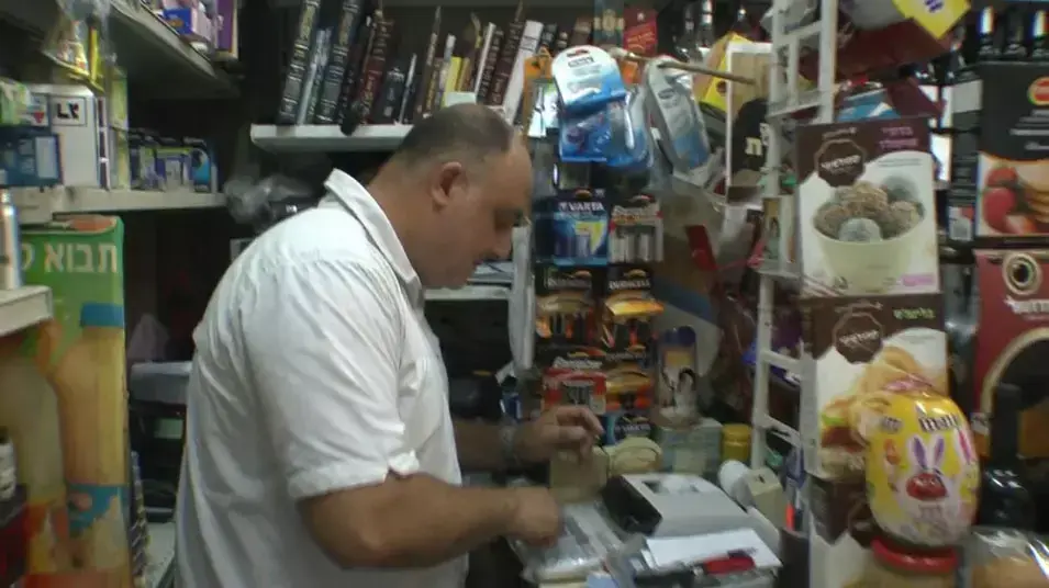 בעל המכולת שפתח במאבק: "לא נאפשר לרמוס אותנו"
