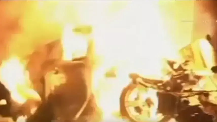 זירת התאונה שבה נהרג עיתונאי רולינג סטון מייקל הייסטינגס זירת התאונה שבה נהרג עיתונאי רולינג סטון מייקל הייסטינגס