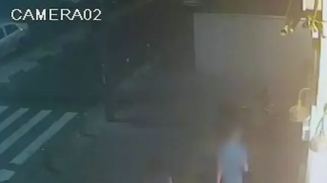 מצלמות אבטחה שניות לפני האונס בגן העיר. יוני 2013 מצלמות אבטחה שניות לפני האונס בגן העיר. יוני 2013