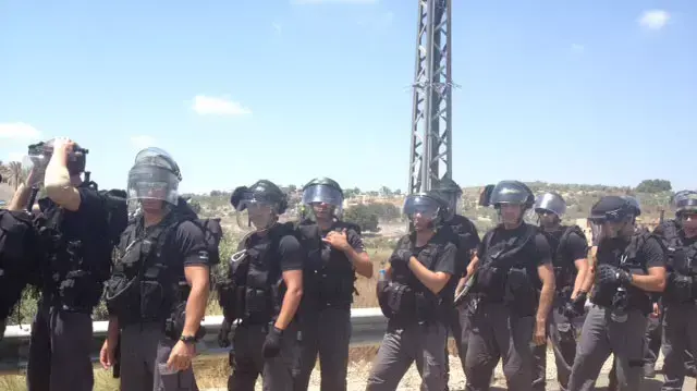 מאות תושבי ואדי עארה חסמו את כביש 65 מאות תושבי ואדי עארה חסמו את כביש 65