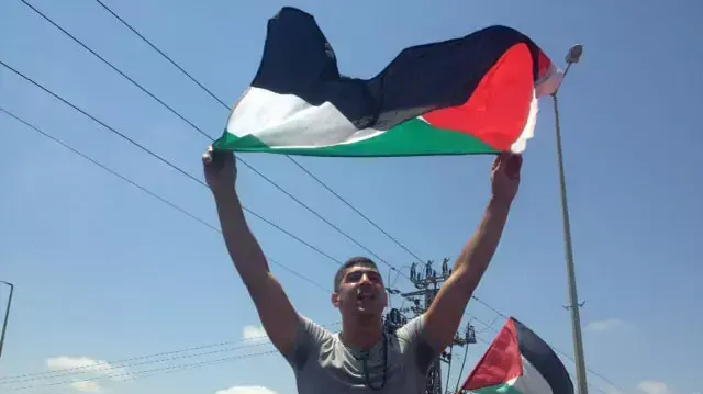 מאות תושבי ואדי עארה חסמו את כביש 65 מאות תושבי ואדי עארה חסמו את כביש 65