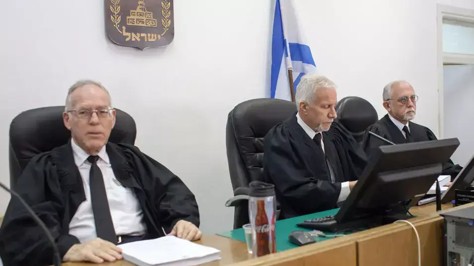 הרכב השופטים בהכרעת הדין במשפטו של דניאל מעוז- צבי סגל, משה דרורי ובן ציון גרינברגר, יוני 2013 הרכב השופטים בהכרעת הדין במשפטו של דניאל מעוז- צבי סגל, משה דרורי ובן ציון גרינברגר, יוני 2013
