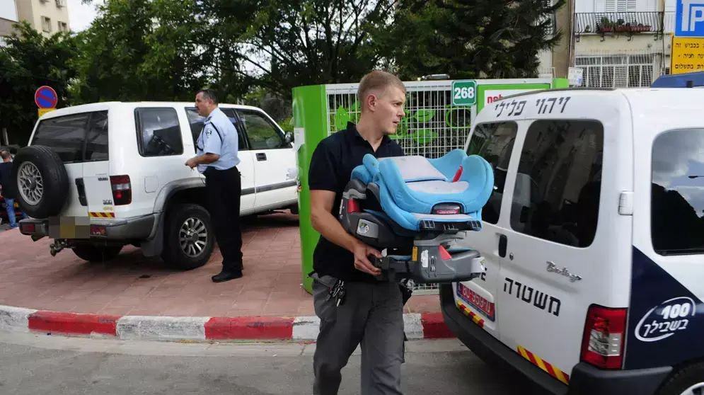תינוקת בת 9 חודשים נמצאה ברכב ברמת גן במצב אנוש. יוני 2013 תינוקת בת 9 חודשים נמצאה ברכב ברמת גן במצב אנוש. יוני 2013