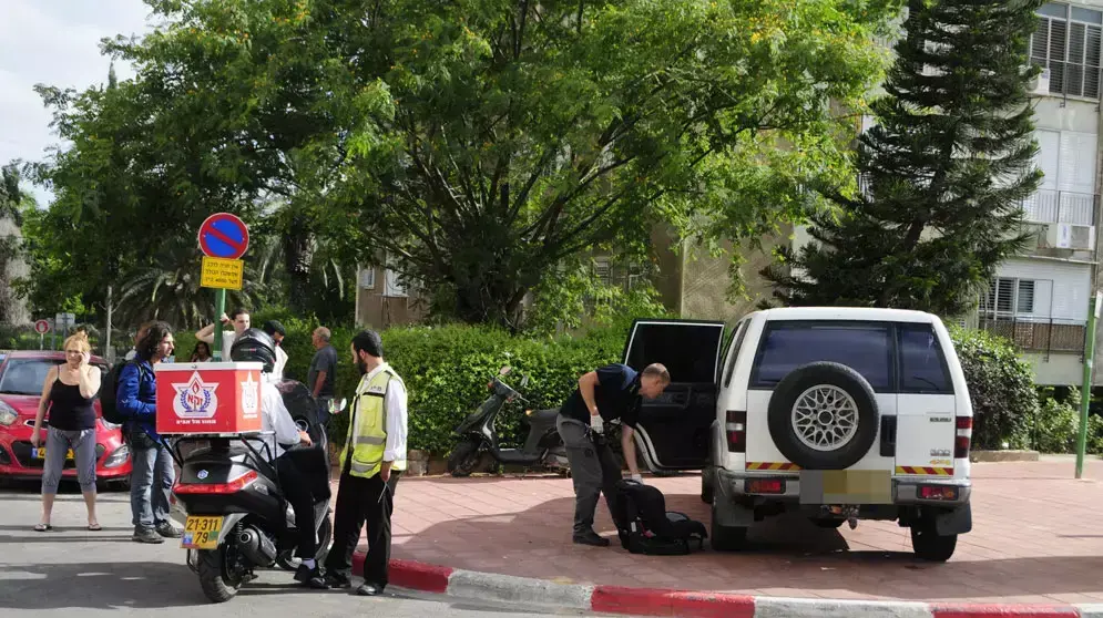 תינוקת בת 9 חודשים נמצאה ברכב ברמת גן במצב אנוש. יוני 2013 תינוקת בת 9 חודשים נמצאה ברכב ברמת גן במצב אנוש. יוני 2013