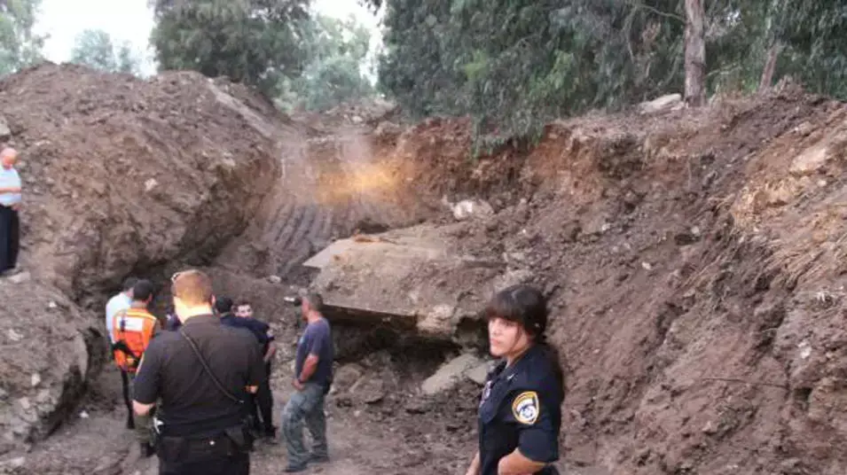 טנק רוסי נמצא קבור בעומק האדמה בחולון טנק רוסי נמצא קבור בעומק האדמה בחולון