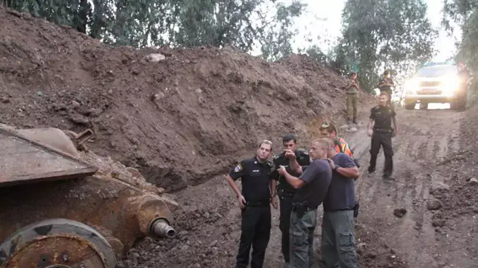 טנק רוסי נמצא קבור בעומק האדמה בחולון טנק רוסי נמצא קבור בעומק האדמה בחולון
