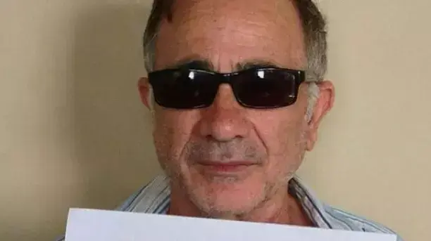 משה איבגי במחאה נגד סגירת התיאטרון הפלסטיני במזרח ירושלים משה איבגי במחאה נגד סגירת התיאטרון הפלסטיני במזרח ירושלים