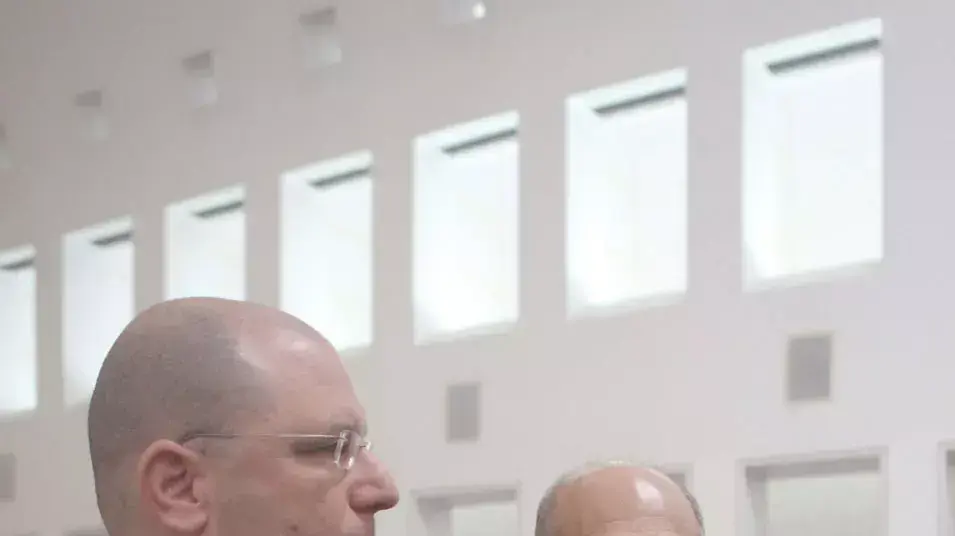 אהוד אולמרט בכניסה לדיון בערעורו בבית המשפט העליון. יוני 2013