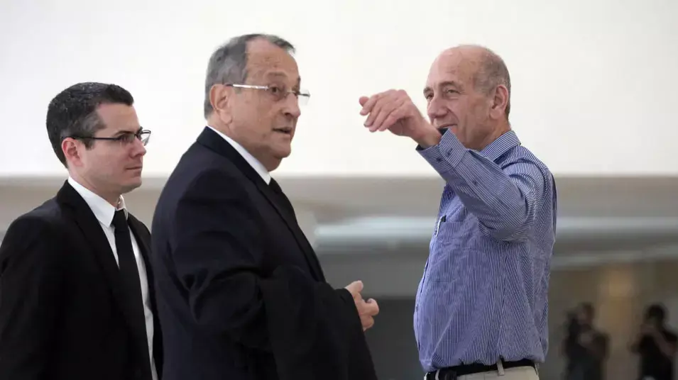 אהוד אולמרט ועורך דינו אלי זוהר בדיון בבית המשפט העליון אהוד אולמרט ועורך דינו אלי זוהר בדיון בבית המשפט העליון