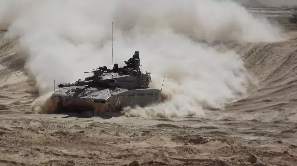 טנק מרכבה בו נמצא קצין שריון ראשי תת אלוף עופר צפריר ובתו ערבה. יולי 2013