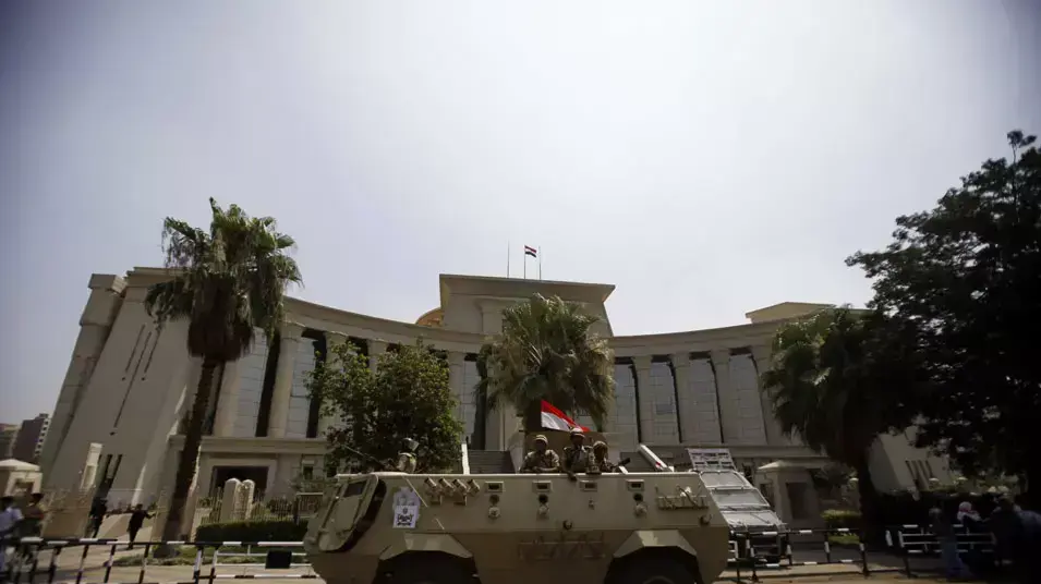 חיילי צבא מצרים מחוץ לבית המשפט הגבוה לחוקה. קהיר, 4 ביולי 2013 חיילי צבא מצרים מחוץ לבית המשפט הגבוה לחוקה. קהיר, 4 ביולי 2013