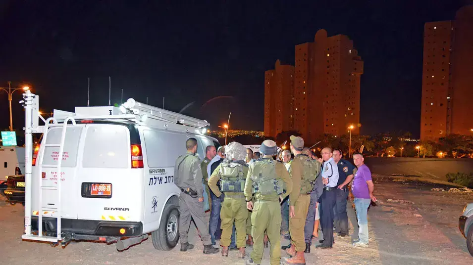 סריקות לאיתור רקטות שהתפוצצו באזור אילת, 4 ביולי 2013 סריקות לאיתור רקטות שהתפוצצו באזור אילת, 4 ביולי 2013