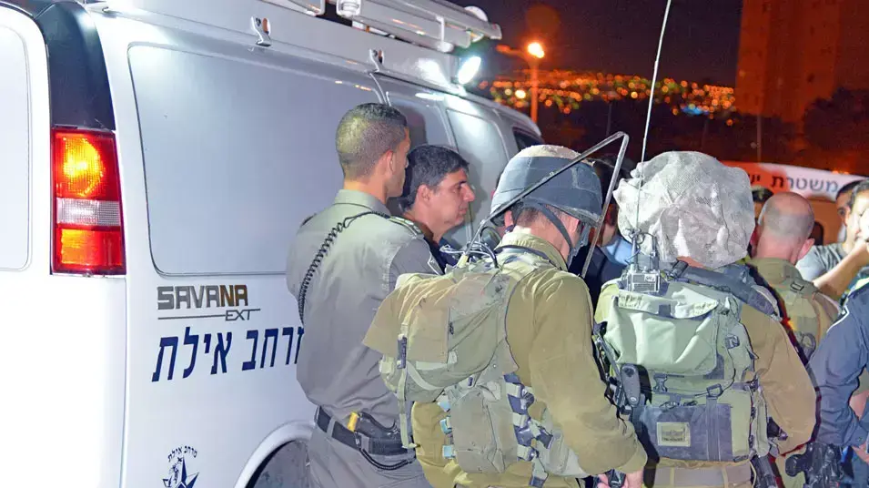 סריקות לאיתור רקטות שהתפוצצו באזור אילת, 4 ביולי 2013 סריקות לאיתור רקטות שהתפוצצו באזור אילת, 4 ביולי 2013