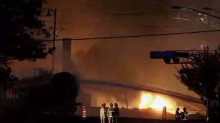רכבת שסטתה מהמסילה התפוצצה וגרמה שריפת ענק בעיירה בקוויבק קנדה, 6 ביולי 2013