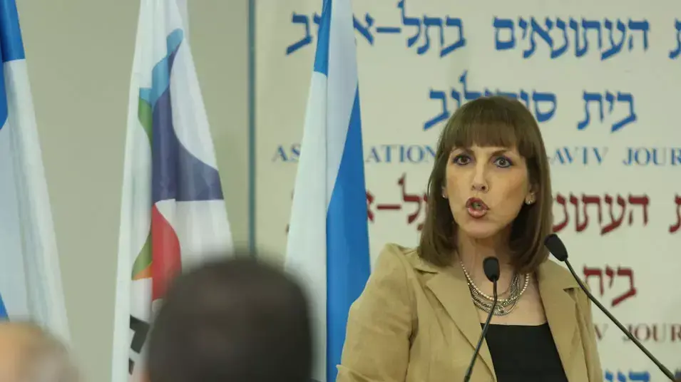 לימור לבנת מתעמתת עם משה בוקר כתב 'הארץ' לימור לבנת מתעמתת עם משה בוקר כתב 'הארץ'