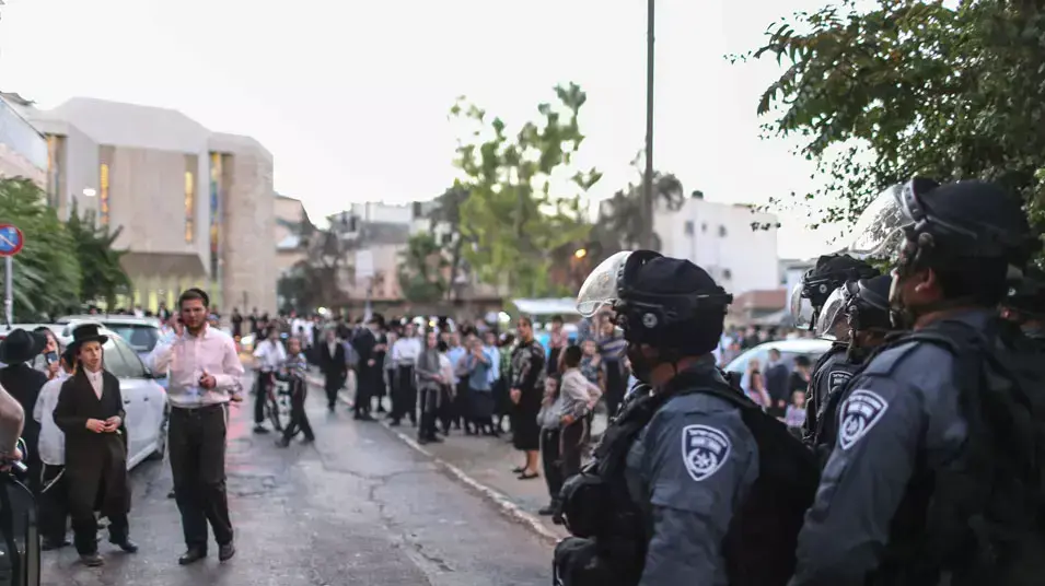 חרדים תקפו חייל בשכונת מאה שערים, יולי 2013 חרדים תקפו חייל בשכונת מאה שערים, יולי 2013