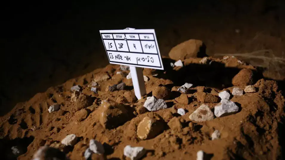 קברו של אור פליסיאן שנפל אל מותו מבניין בבני ברק. יולי 2013 קברו של אור פליסיאן שנפל אל מותו מבניין בבני ברק. יולי 2013