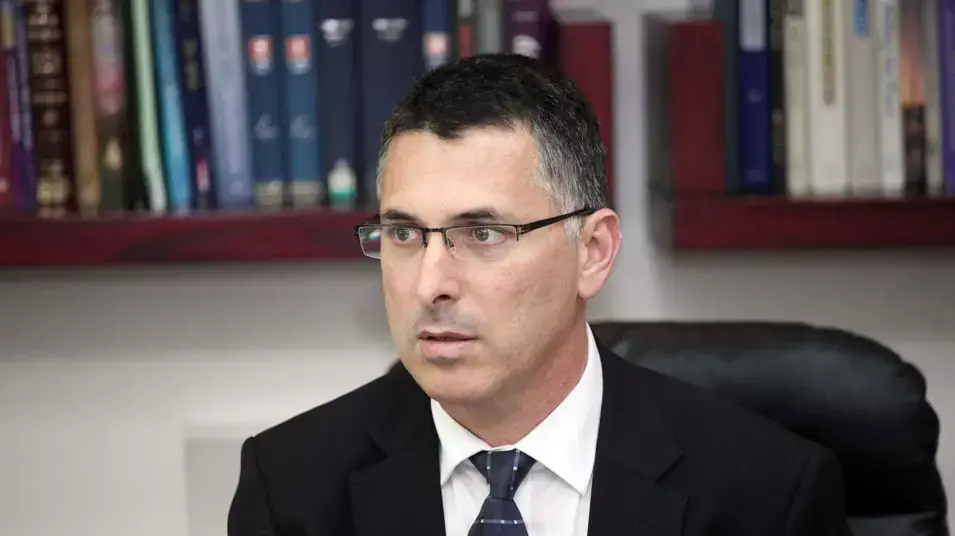 גדעון סער בהתכנסות של הוועדה לבחירת שופטים. יולי 2013 גדעון סער בהתכנסות של הוועדה לבחירת שופטים. יולי 2013