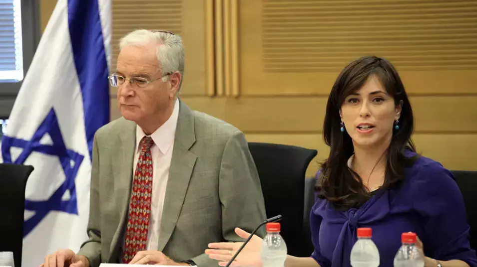 ציפי חוטובלי וד"ר יצחק קדמן יו"ר המועצה לשלום הילד בכנס חירום בנושא שכחת ילדים ברכב. יולי 2013 ציפי חוטובלי וד"ר יצחק קדמן יו"ר המועצה לשלום הילד בכנס חירום בנושא שכחת ילדים ברכב. יולי 2013