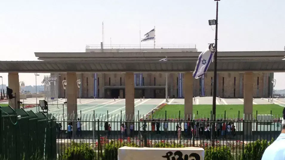 הפגנת עובדים סוציאליים וגמלאים נגד התקציב מול משכן הכנסת, 17.7.2013 הפגנת עובדים סוציאליים וגמלאים נגד התקציב מול משכן הכנסת, 17.7.2013