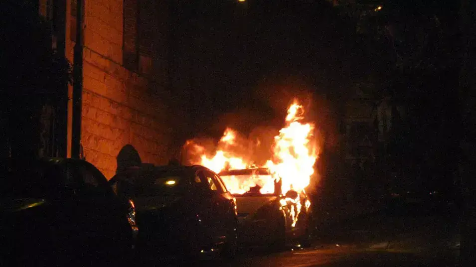 רכב של קצין משטרה עלה באש בדרך בית לחם בירושלים, יולי 2103 רכב של קצין משטרה עלה באש בדרך בית לחם בירושלים, יולי 2103