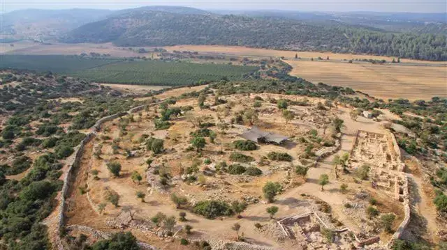 נמאה בחפירות ארכיאולוגיות עיר מימי דוד המלך, המזוהה עם שעריים המקראית. נמאה בחפירות ארכיאולוגיות עיר מימי דוד המלך, המזוהה עם שעריים המקראית.