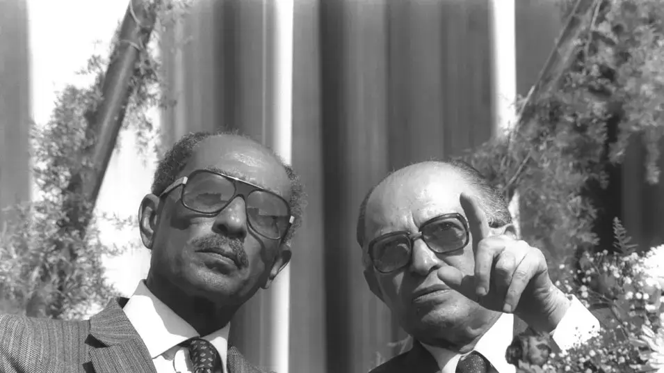 מנחם בגין מדריך את אנואר סאדאת בבאר שבע, 27/05/1979 מנחם בגין מדריך את אנואר סאדאת בבאר שבע, 27/05/1979